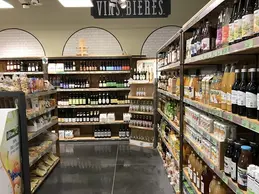 magasin-bio-biocoop-champ-libre-47-villeneuve-sur-lot-bias-rayon-biere-aperitif-jus-de-fruits-softs-local.webp