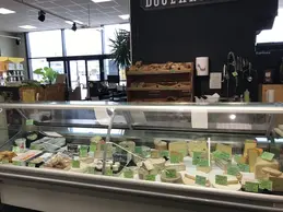 magasin-bio-biocoop-champ-libre-47-villeneuve-sur-lot-bias-rayon-fromage-charcuterie-a-la-coupe-boulangerie.webp